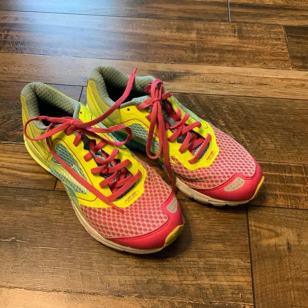 Reebok One Guide Womens 8 Pink Aqua‎ Neon Yellow Preowned